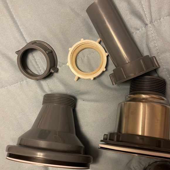 Kitchen sink - Picture 3 of 3